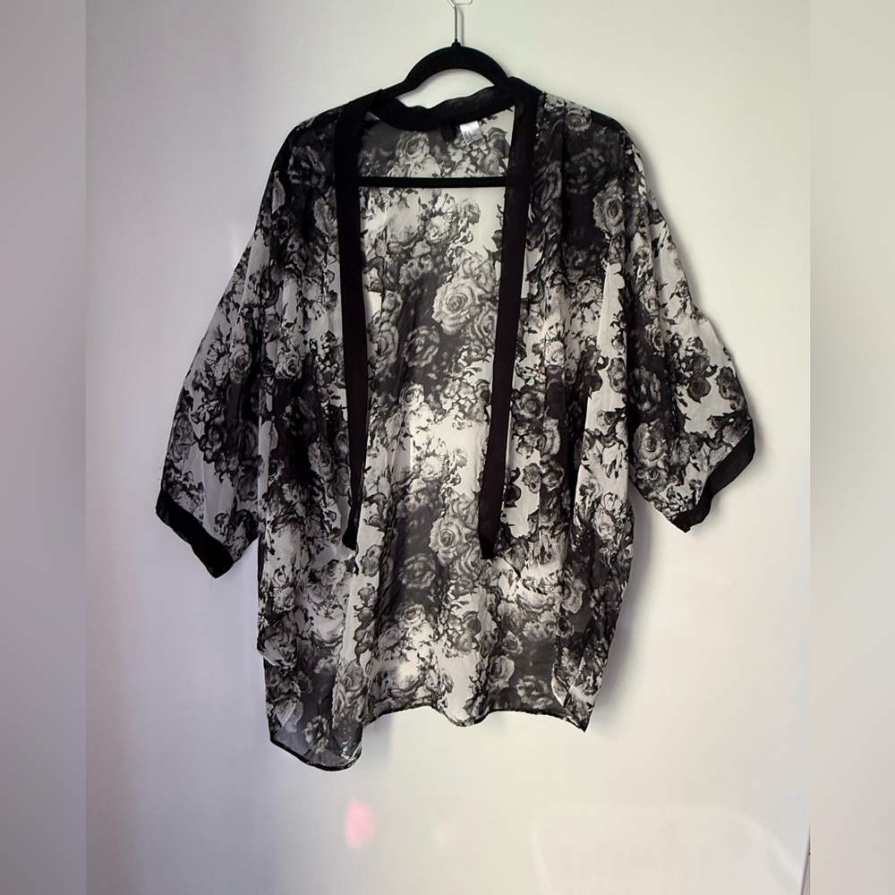 H&M Black and White floral kimono